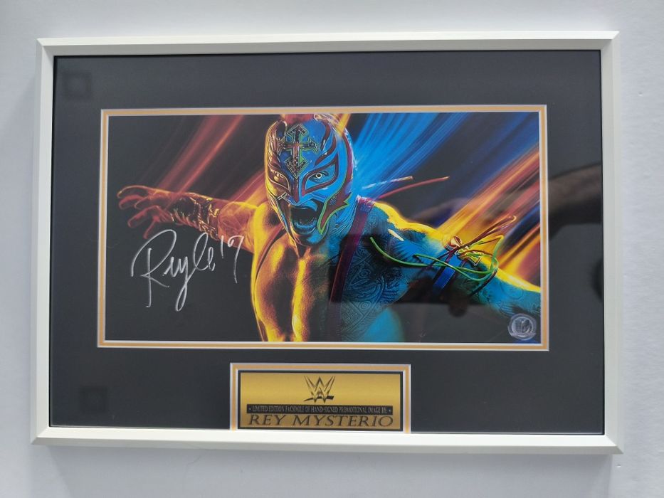 Moldura WWE Rey Mysterio com Autógrafo (A4)