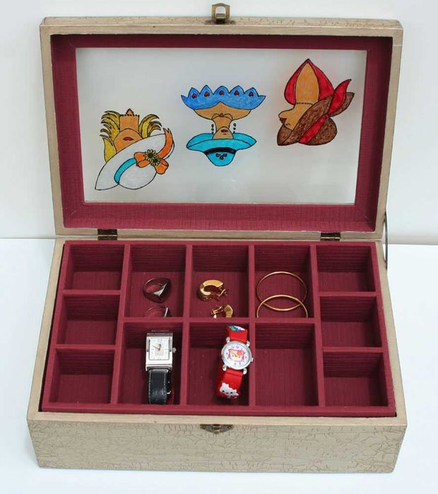 Caixa em madeira para guardar jóias