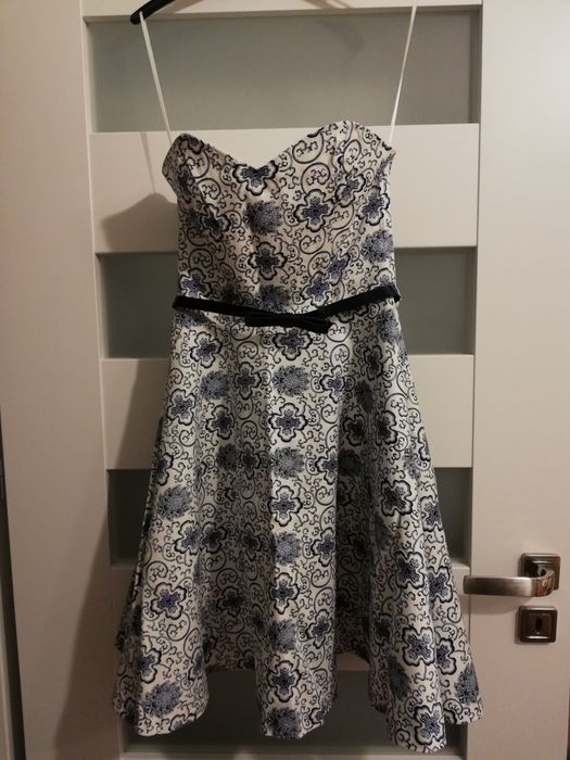 Sukienka XS Pretty Girl piękny wzór