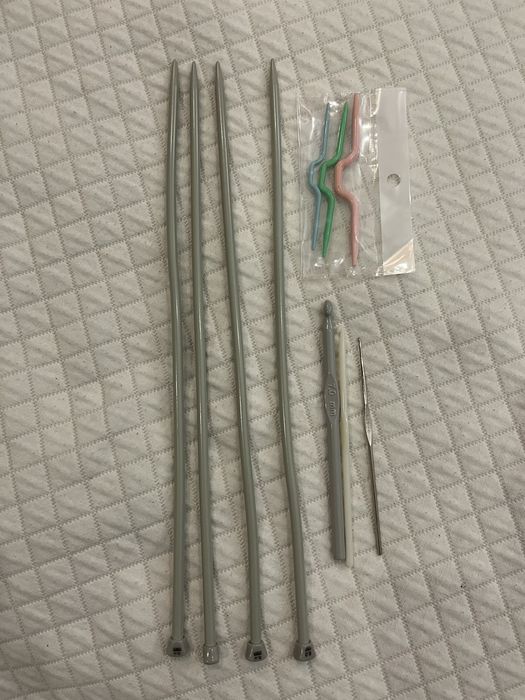 Agulhas de tricô e crochê