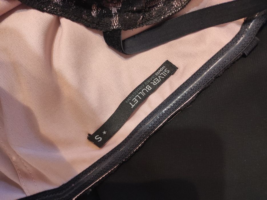 Czarna sukienka z koronką