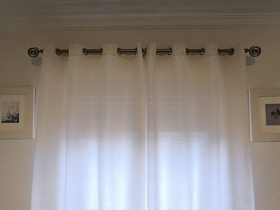 Cortinados com varão 2 metros largura com 2,50 cm de altura