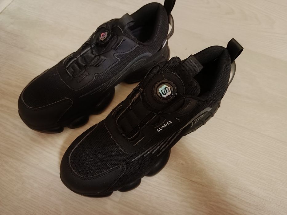 Продам кроссовки для работы с защитным номком