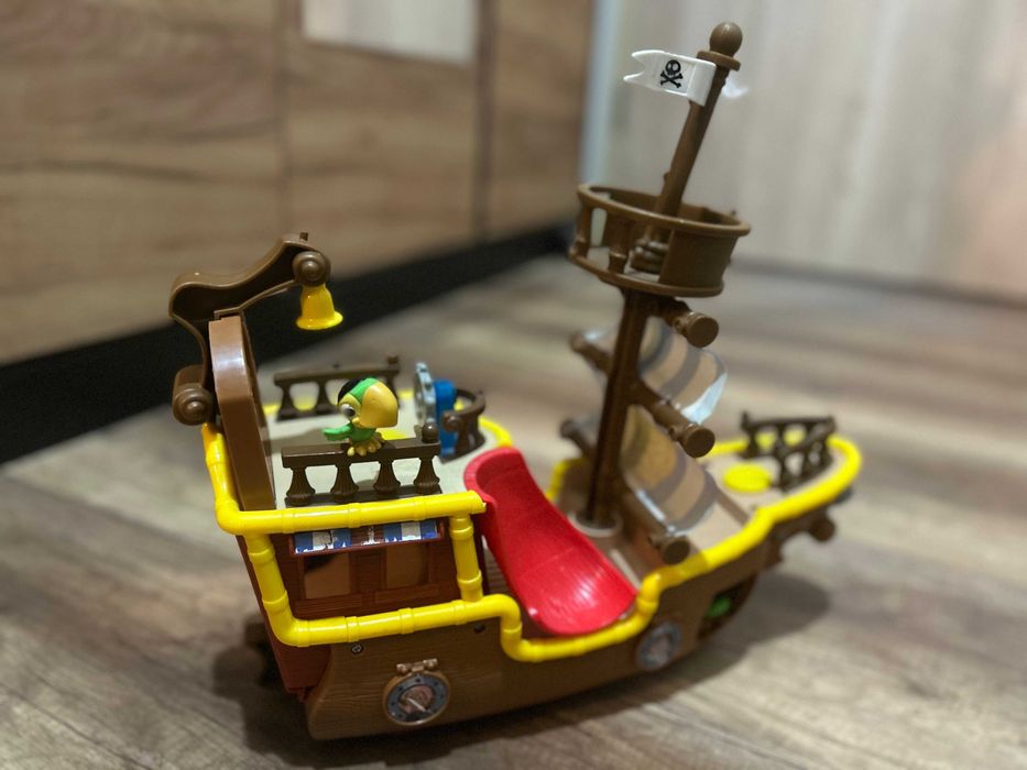 Statek piracki i dwa samochody! Okazja!