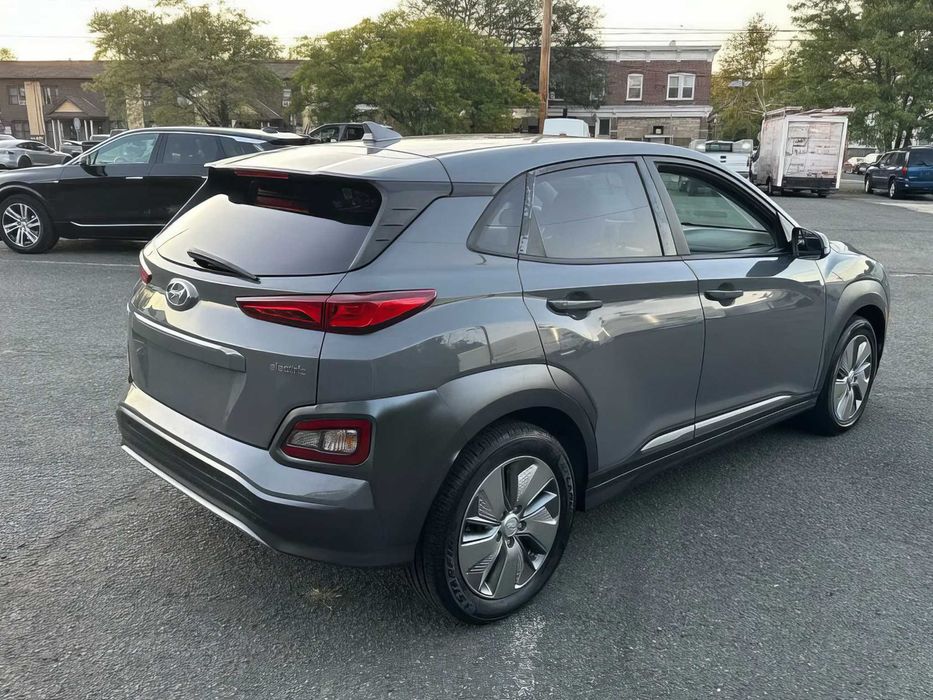 Hyundai Kona      2021