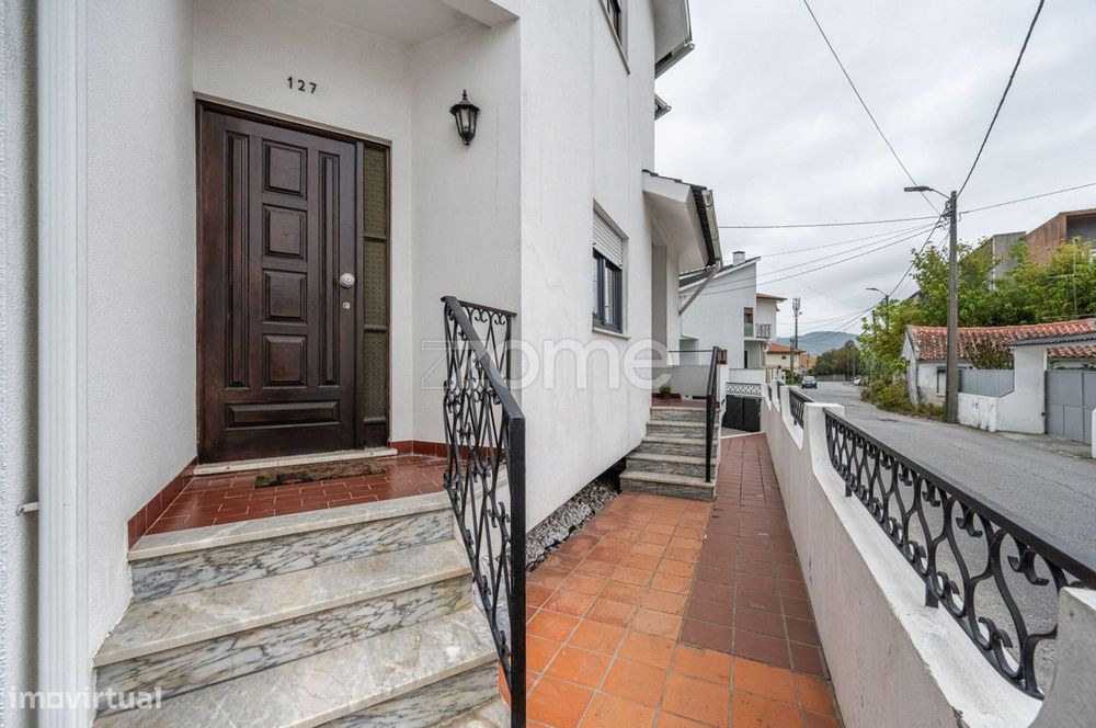 Moradia Gaveto T3 em Darque