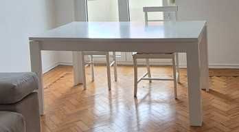 Mesa de sala de jantar branca extensível