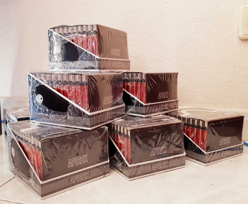 Embalagem de isqueiros com 50 unidades com 5 cores sortidas