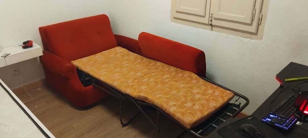 Sofa-cama vermelho