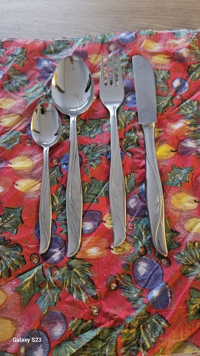 Komplet sztućcy.