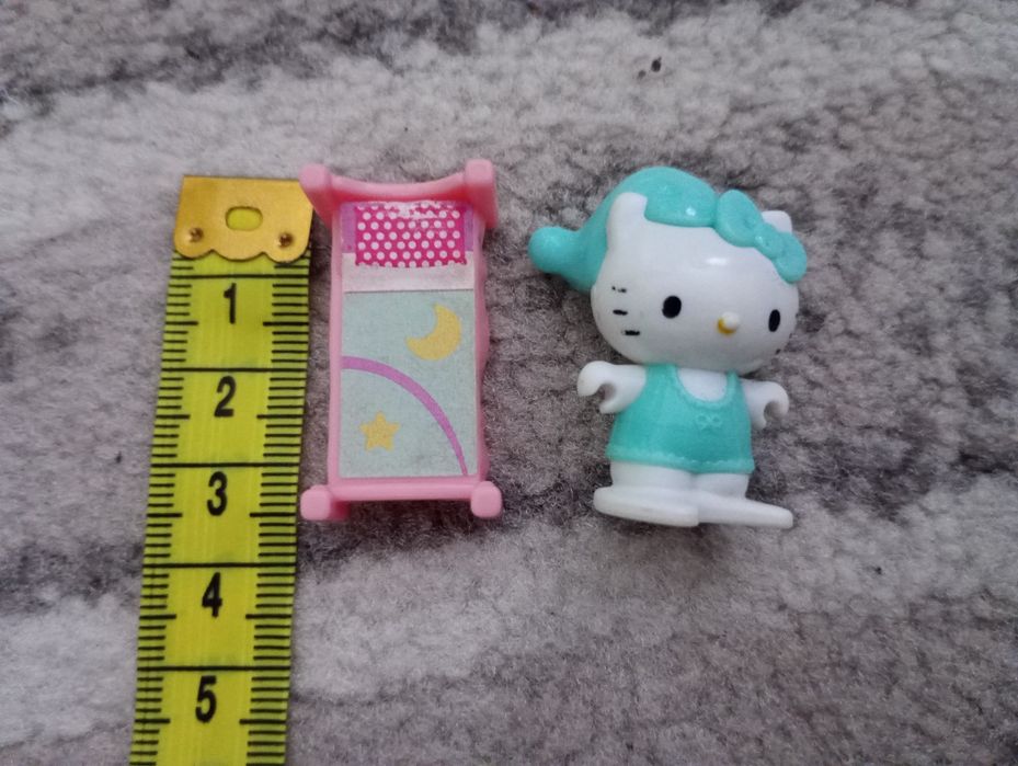 Figurka z Kinder niespodzianki hello kity