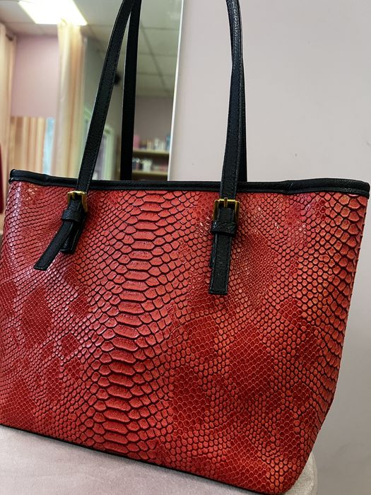 Вместительная кожанная натуральная сумка michael kors