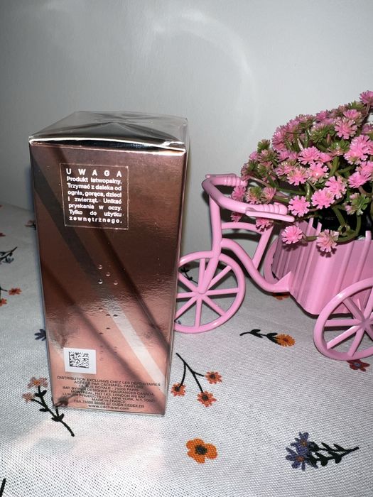 Cacharel Yes I am Glorious woda perfumowana kształt szminki
