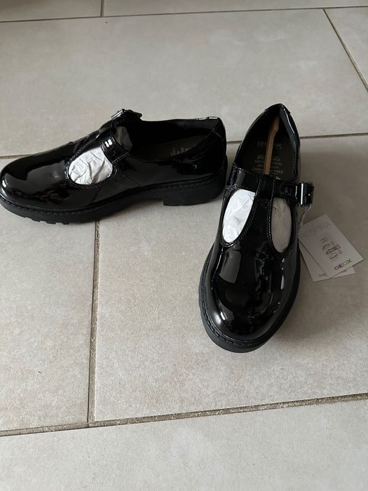 Туфлі дитячі лаковані чорні geox, 35 розмір, нові
