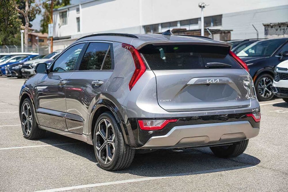 Kia Niro EX Hybrid      2023
