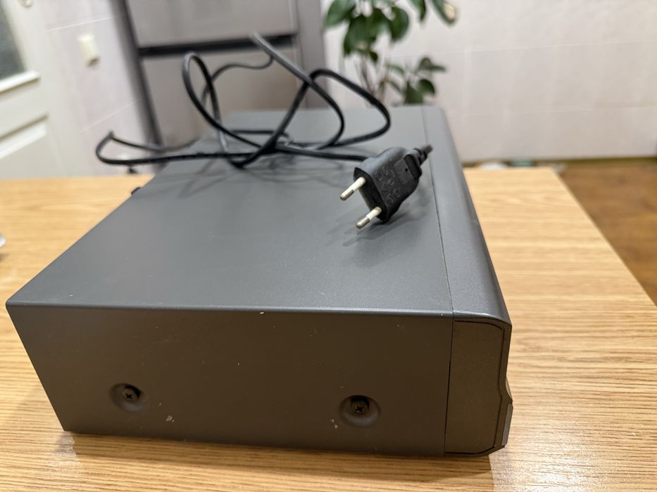 Видеомагнитофон LG