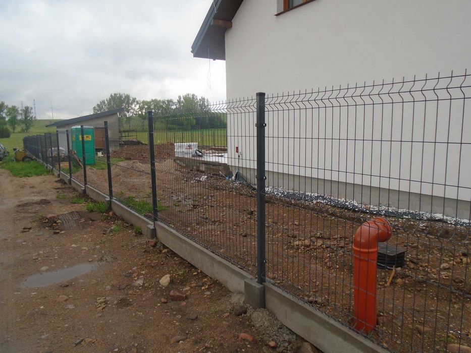Ogrodzenia, budynki gosp. - prace budowlane