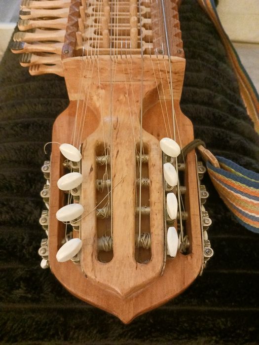 Nyckelharpa, Moraharpa, Viola d'amor