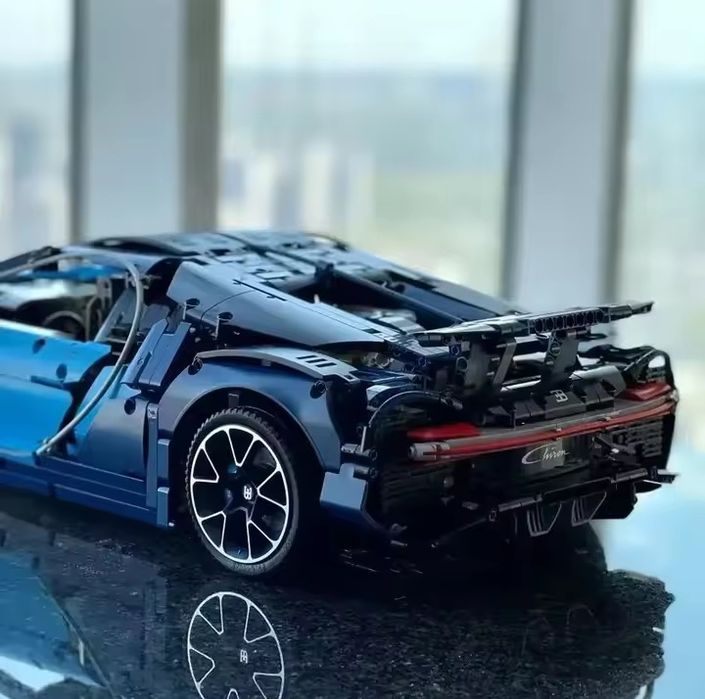 Суперкар bugatti Chiron (3599 дет.) конструктор Lego technic