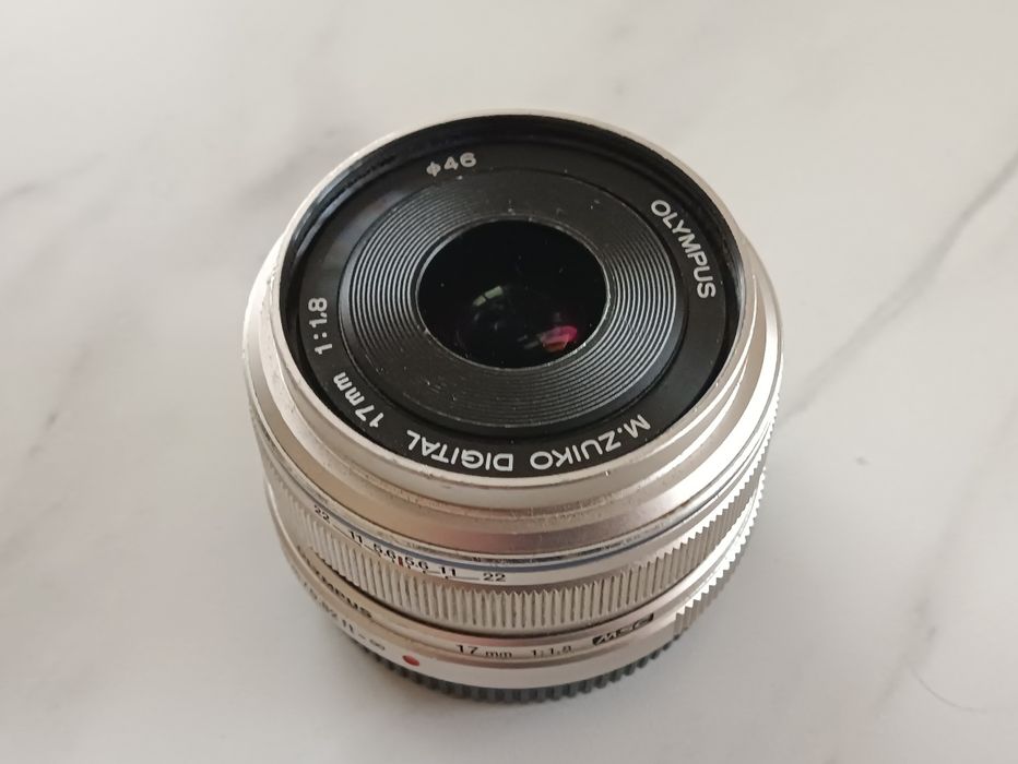 Обєктив Olympus ZUIKO DIGITAL 17mm f/1,8 
ZUIKO DIGITAL 17mm f/1,8 
ZU