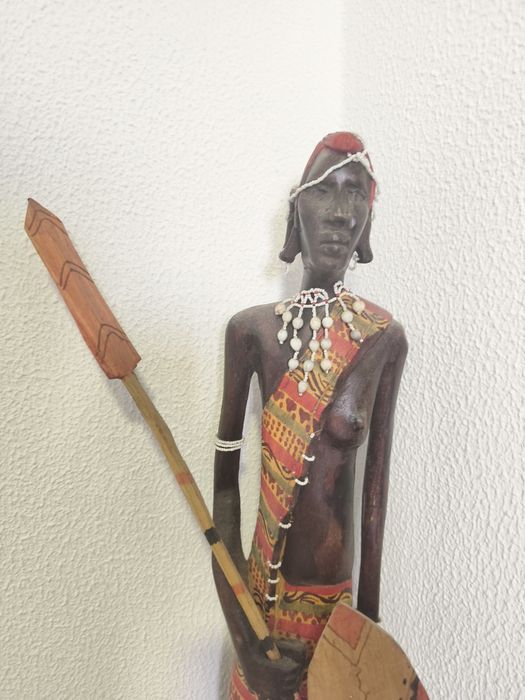 Estátua madeira com 94.5 cm de altura