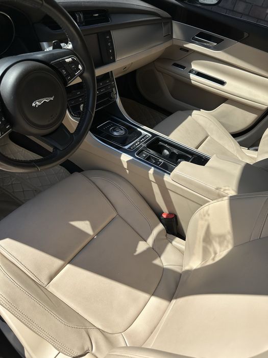 Автомобиль  Ягуар XF 260, JAGUAR  XF