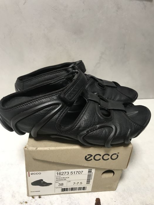 Босоніжки акули ессо