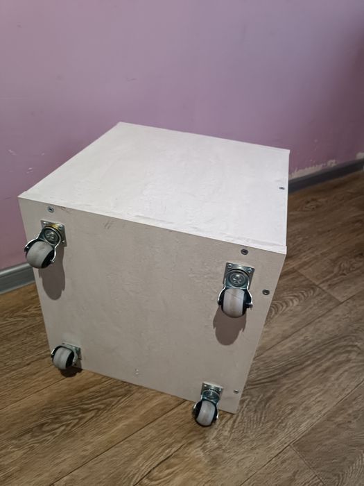 Тумба прикроватна.