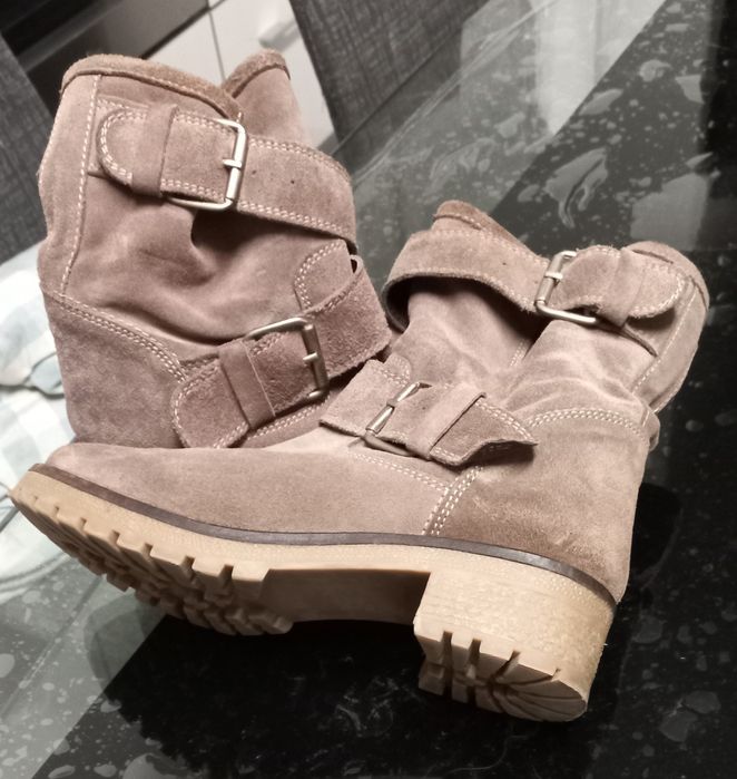 Botas camurça bejes