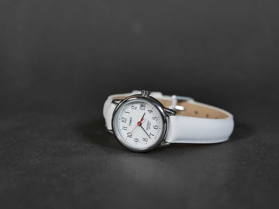 Жіночий годинник Timex T2H391 Ø25мм Easy Reader з білим шкіряним ремінцем