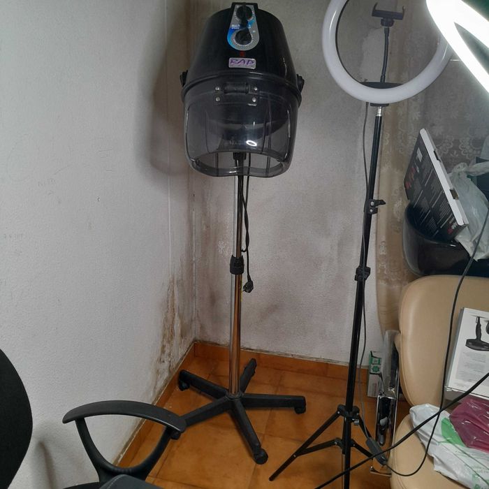 Secador de cabelo em pé