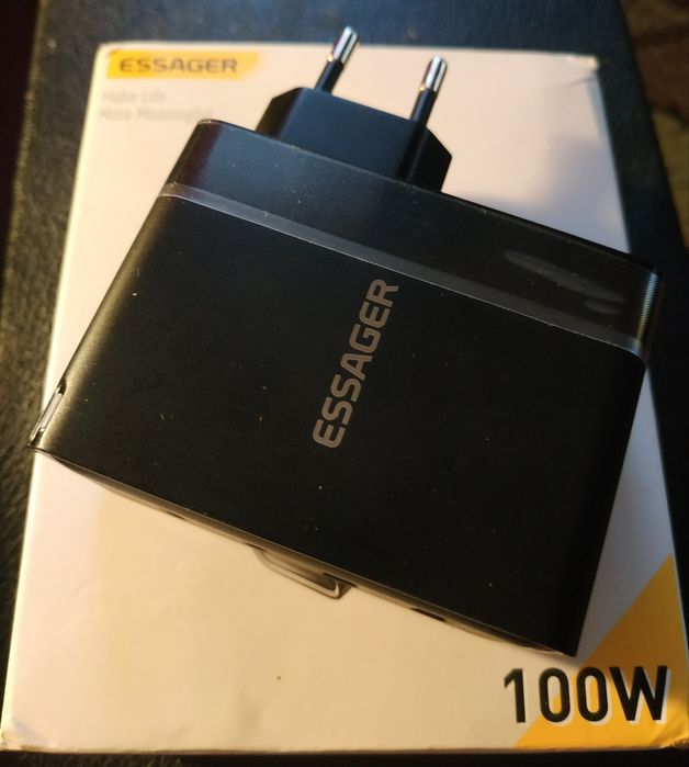 Зарядний пристрій для телефонів та ноутбуків 100 Вт