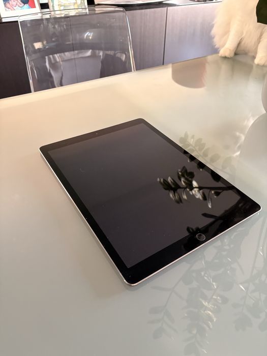 iPad Pro 12.9" (1.ª Geração) Wi-Fi – Excelente Estado + Teclado + Apple Pencil