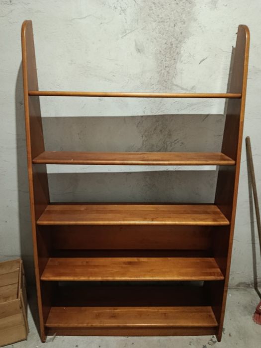 Cama beliche com estante