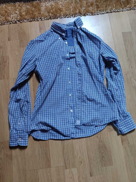 Camisola Levis e camisas