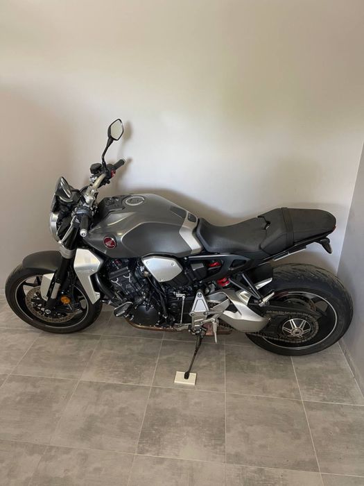 Продам Honda CB1000R