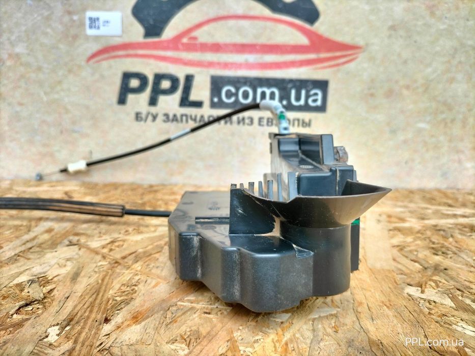 Peugeot 308 II 2013-2021 замок двери передней правой 7 pin 9810309380