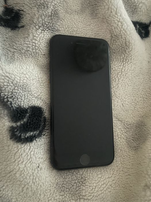 iPhone SE (2020)