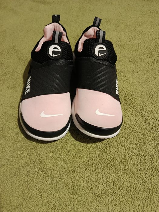 Кросівки жіночі 38 розміру