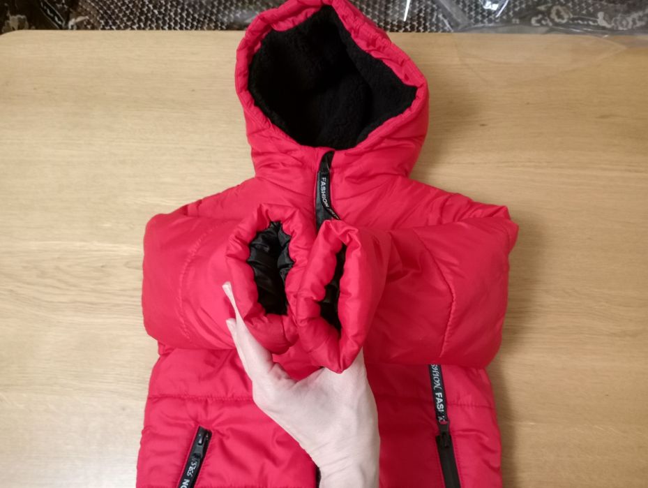 Весняна дитяча куртка на 3-4 роки