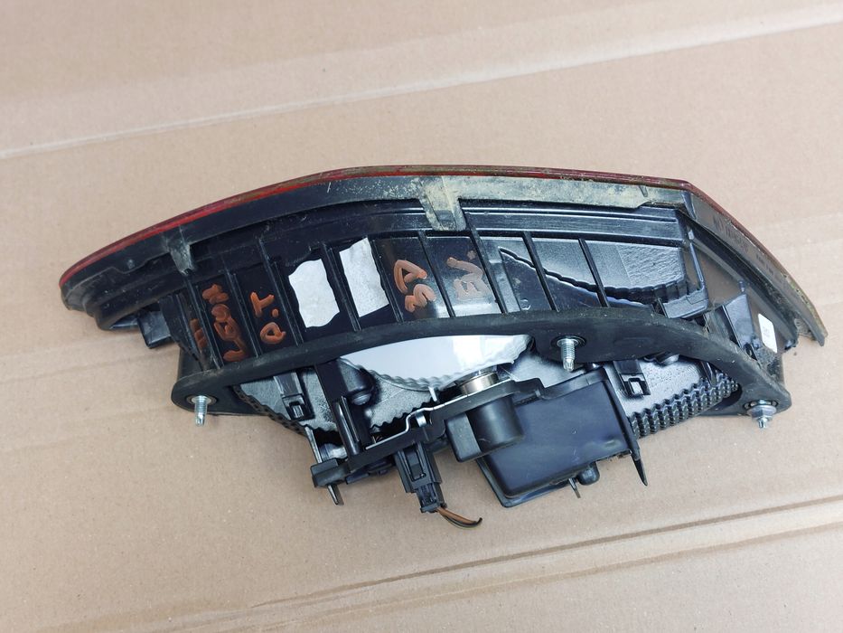 seat leon iii 5f hb lampa prawy tył w klapę zwykła 5f0945094j oryginał