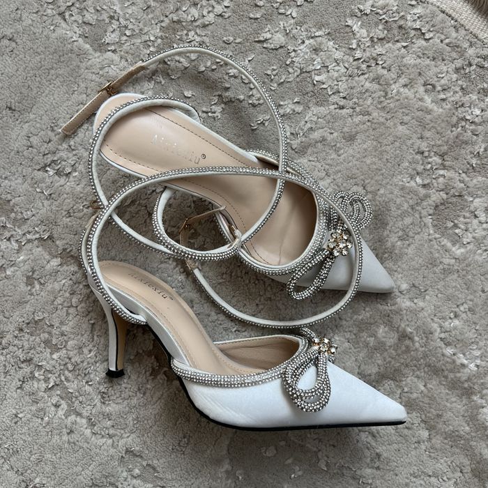 Атласні туфлі підбори Sante Boutique під Mach & Mach білі з бантом