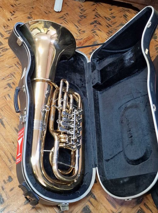 Tuba Miraphone F81B – Estado impecável, revisão recente