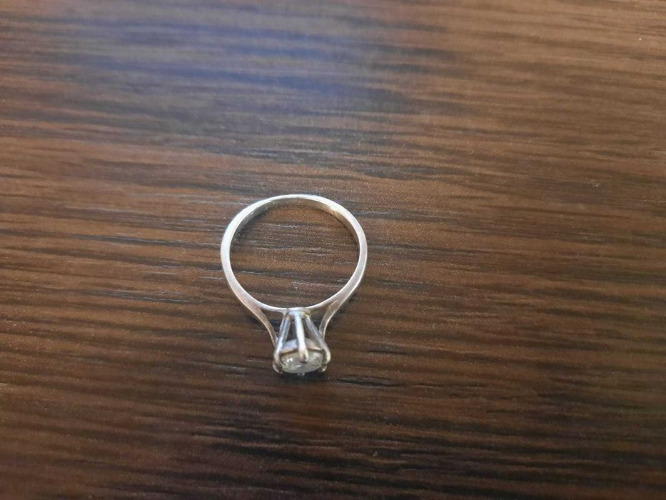 Кольцо с белым камушком колечко бижутерия