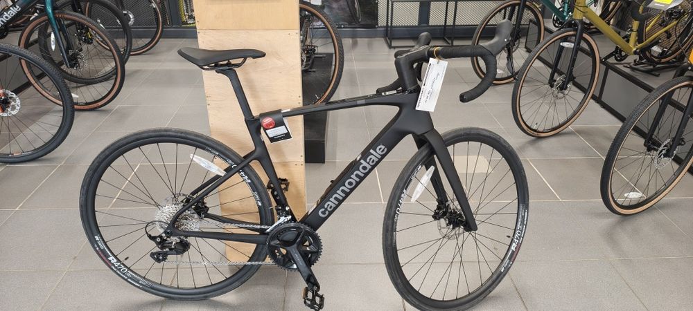 Вилсет шоссейный  Алюминиевые DT Swiss R470 db + втулки Shimano + Vittoria  Zaffiro Pro.