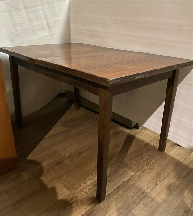 Раскладной обеденный стол