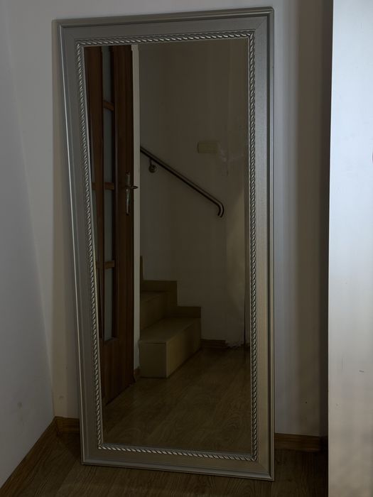 Duże eleganckie lustro