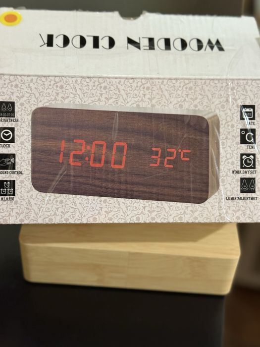 Relógio digital com várias funções