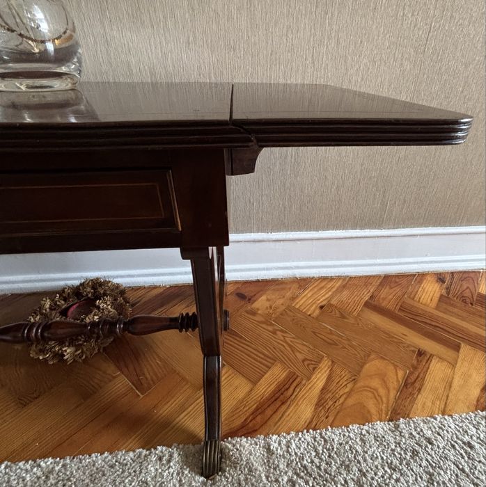 Mesa de centro ou de apoio em madeira antiga