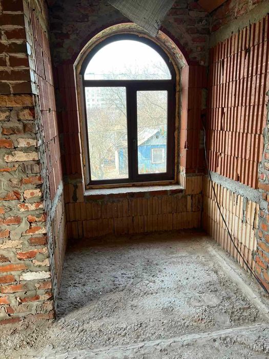 Продам новый дом 138м2 с приватизированным участком 9 соток.